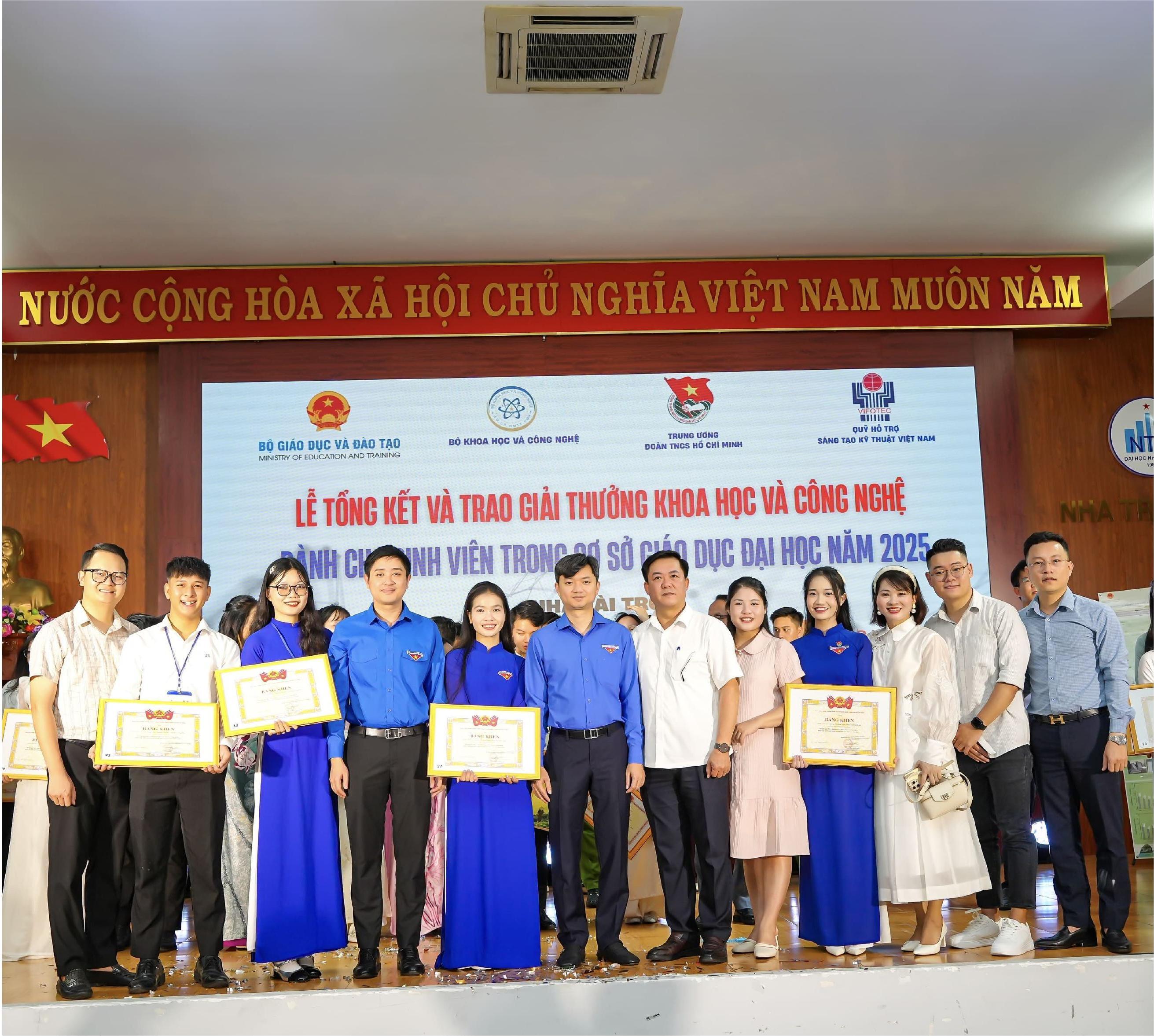 Sinh viên Học viện Thanh thiếu niên Việt Nam đoạt giải Nhì giải thưởng Khoa học công nghệ dành cho sinh viên 2025